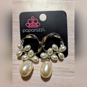 Paparazzi Silver and Cream Pearl Earrings
